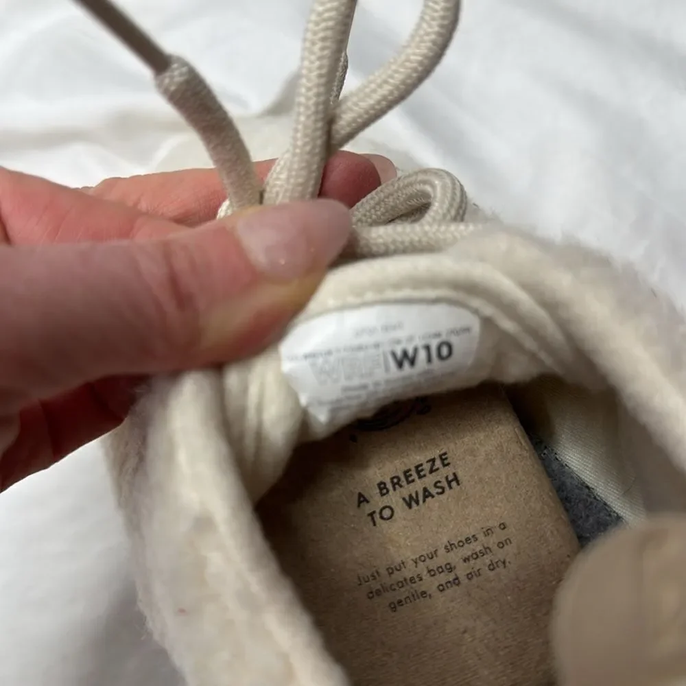 Allbirds Women’s White Wool Runner Fluffs Sneakers. Size 10.